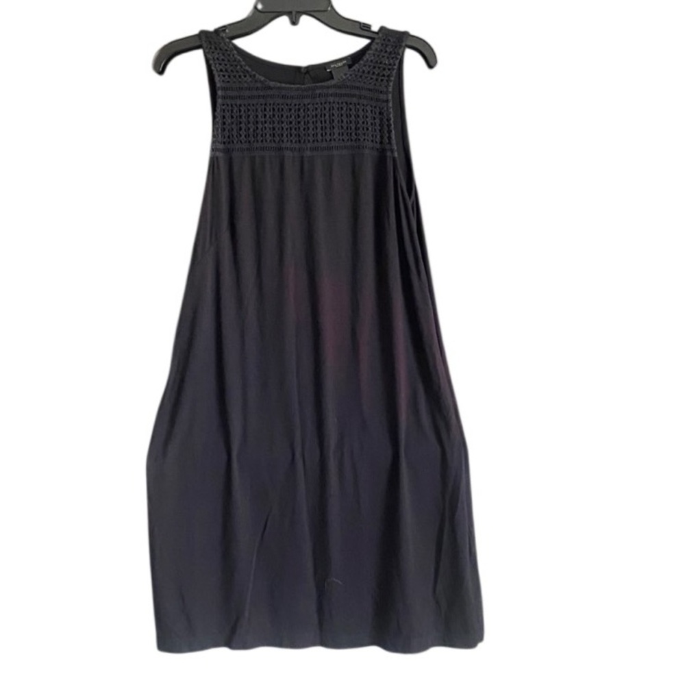 Ann Taylor Black Sleeveless Shift Dress with Crocheted Neckline. Size Medium